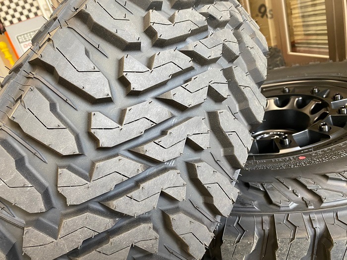 �ڸ���1���å��ò���07���ݡ�JK/JL����󥰥顼��/JT������ǥ�����������50km���ѤΤߡ�BLACK RHINO FUJI  17����� �� M/T������ 4�ܥ��å�