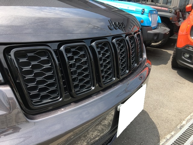 グランドチェロキー2018　ブラックグリル　純正 16y－ ジープ グランドチェロキー 純正 フロント グリル トリム
