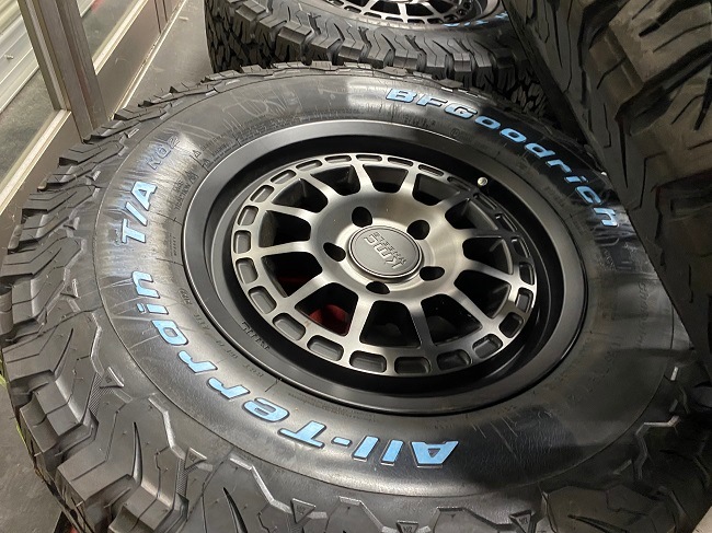 �ڸ��ꥻ�å��ò��������åȤΤߴ��佪λ��07���ݡ������ס���󥰥顼���ǥ����顼��/�ָ��б���KM719��CANYON 17������ۥ���������� BFG������ƥ졼�� 4�ܥ��å�