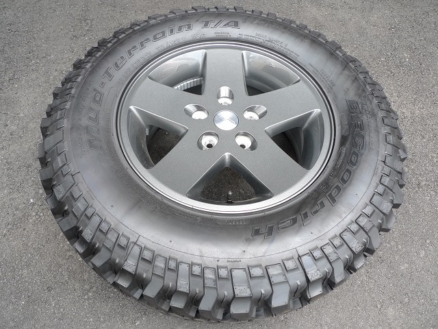 限定１セット特価 07ｙ ジープ ラングラー Mojave 純正 17インチ タイヤホイール 中古 ５本セット ガンメタ ダッジ ジープ クライスラ アメ車の専門店 充実のカスタムとサポートをご提供します パーツ通販可能です 自社輸入にて迅速にお取り寄せ可能です