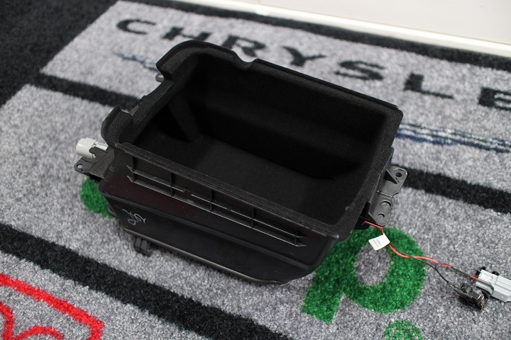 11y－ ジープ グランドチェロキー 純正品 コンソールボックス ※2014