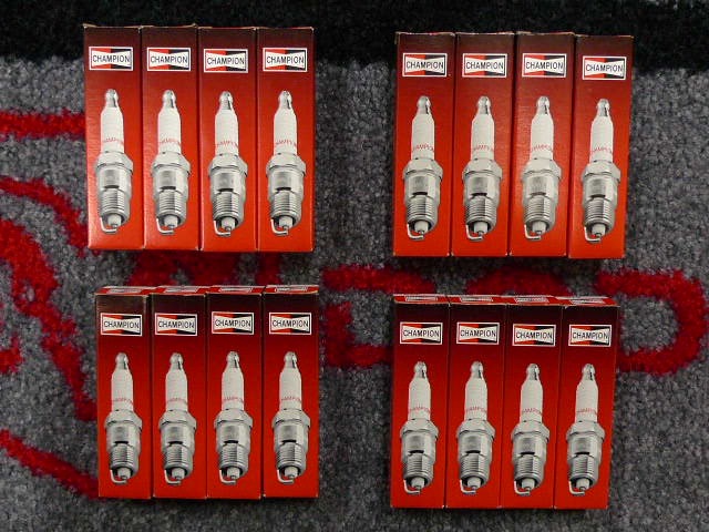 05��10y�����饤���顼��300/300C��MOPAR���������ѡ����ץ饰�������ܥ��åȡ���5.7L/6.1L���󥸥��ѡ�