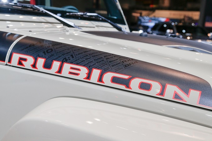 07 ジープ ラングラー 純正 RUBICON ボンネットデカール 2枚セット - アメ車の専門店 充実のカスタムとサポートをご提供します パーツ通販可能です 自社輸入にて迅速にお取り寄せ可能です 新車・中古車もお任せ下さい お問い合わせ