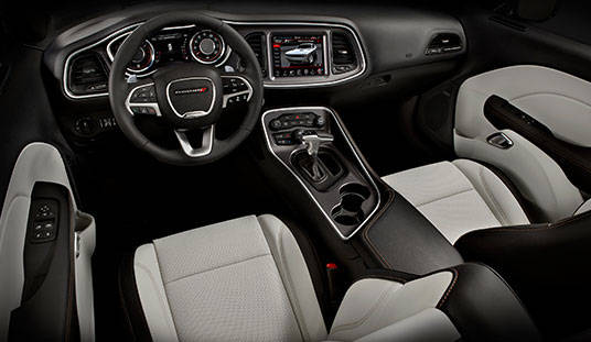 2015����DODGE CHALLENGER ���å��������󥸥㡼����6/V8���ƥ��졼�ɡ�͢����ǽ�����ּ��ա�