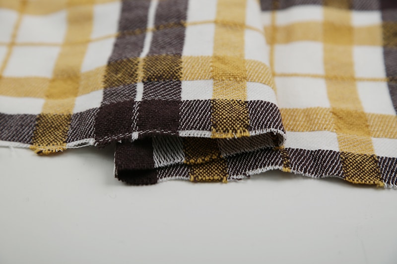 生地在庫 ② AP52202H-2 ハワイアン柄オックスプリント生地 巾約110cm 1m単位