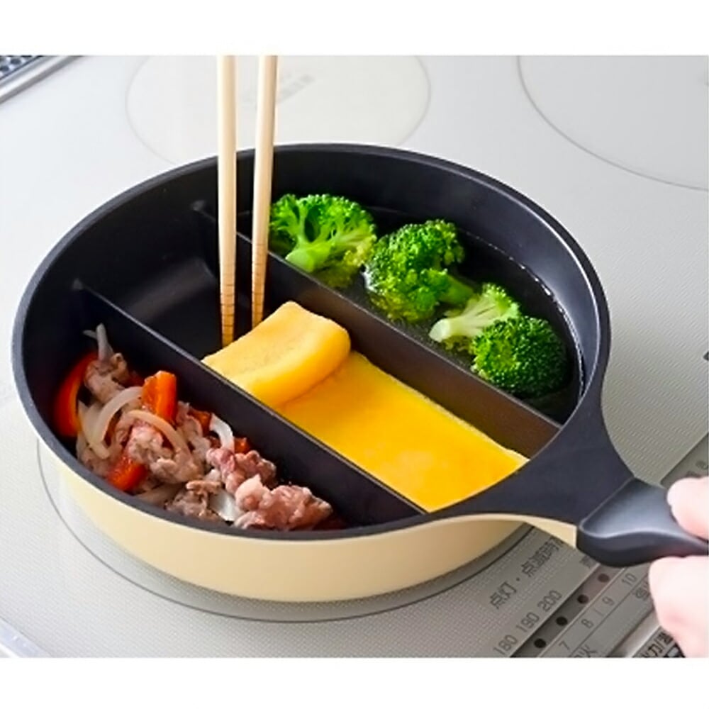 仕切りフライパン 卵焼き センターエッグトリプルパンmini 20cm ARNEST アーネスト 深型 IH/ガス火対応 朝食 お弁当 同時調理 時短 一人暮らし ベージュ A-77912 ◆宅