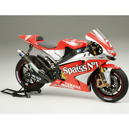 タミヤ　オートバイ　プラモデル　YZR-M1 '05 1/12スケール　オマケ付 タミヤ【プラモデル】1／12 オートバイシリーズ No.100 ヤマハ YZR-M1