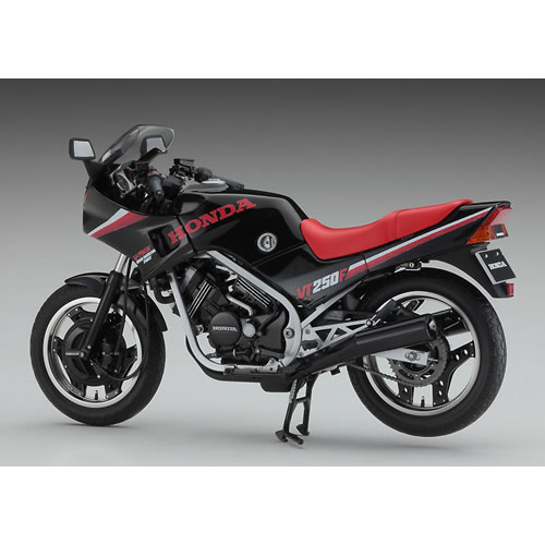 ハセガワ【バイクプラモデル】1／12 ホンダ VT250F MC08 1984 ブラック