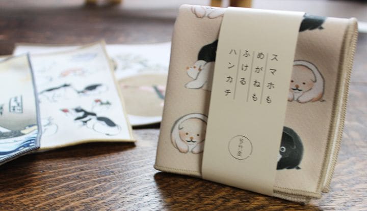 スマホもめがねもふけるハンカチ　Microfiber cloth for screens and lenses