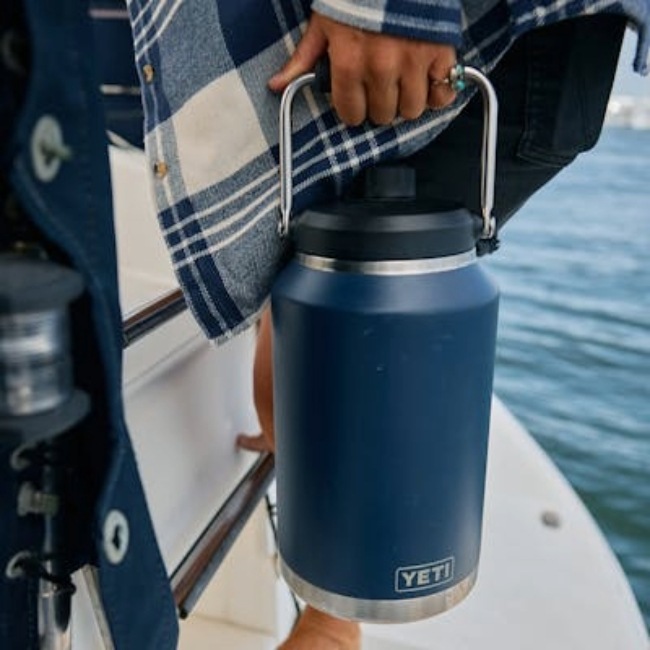 �����ƥ� YETI ���֥顼 ��󥬥��󥸥㥰 Rambler One Gallon Jug