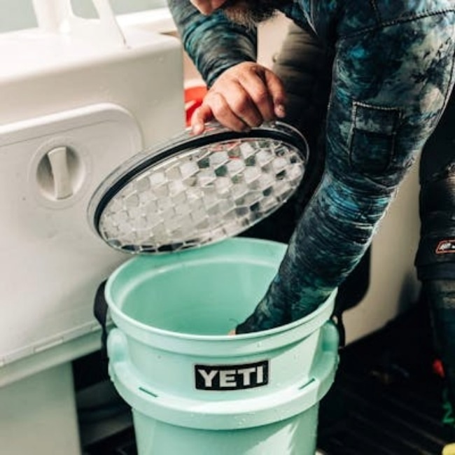 �����ƥ� YETI �����ɥ����� �Х��Ĥγ� Loadout Bucket Lid