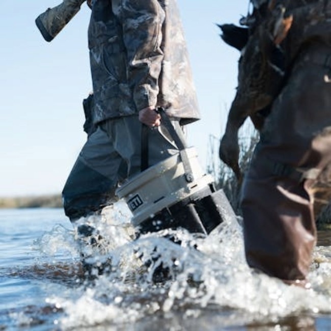 �����ƥ� YETI �����ɥ����� �Х��Ĥγ� Loadout Bucket Lid