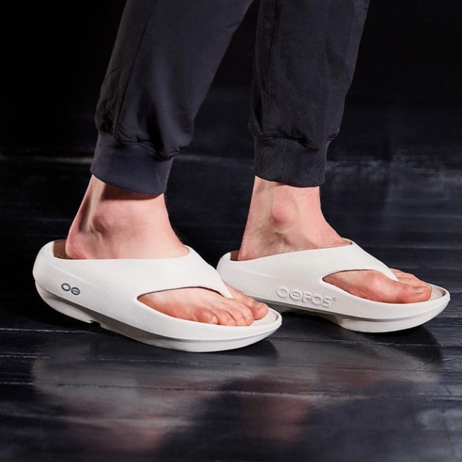 �����ե��� OOFOS �������ꥸ�ʥ� �ץ饹 ��˥��å��� OOriginal PLUS Unisex