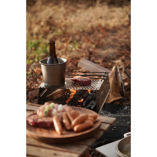 �ե���ܥå� FOLBOT �ϥ˥���ץ졼�� HONEYCOMB PLATE