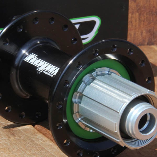 [20% OFF!] HOPE - DH Pro4 [36H] [150/157mm] [�����å�:���ޥΡ�Alu]