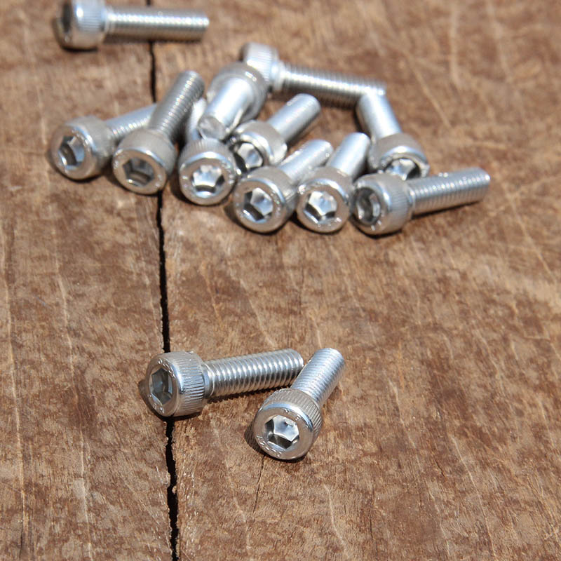 �ܥ�� M6 [���ƥ�쥹]