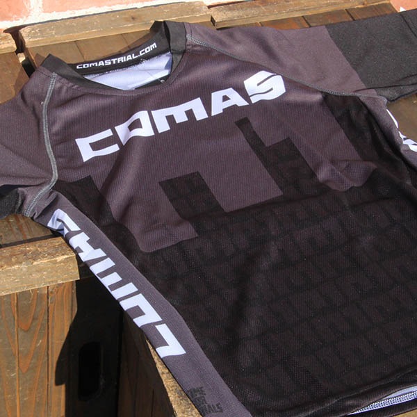 COMAS - �饤�ǥ��󥰥��㡼��