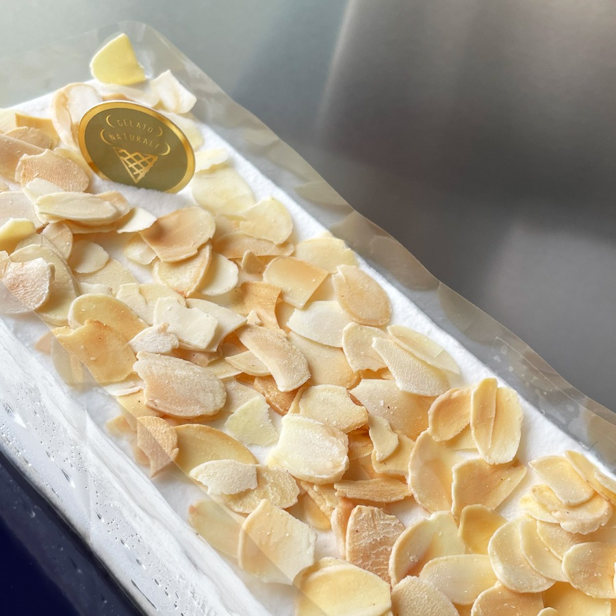 【店頭受取限定】_ ヨーグルトのセミフレッドケーキ（アイスケーキ）