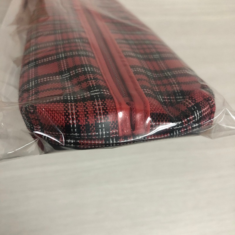 そろばんケース【23桁】【赤チェック柄】(中央ファスナー)