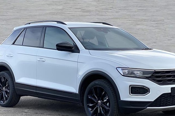 VW T-ROC�� �ԥ��Υ֥�å����ɥ��ߥ顼���С�