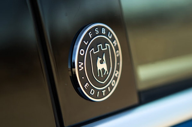 VW本国純正 WOLFSBURG(ウォルフスブルグ) ピラーエンブレム 1pc|VW