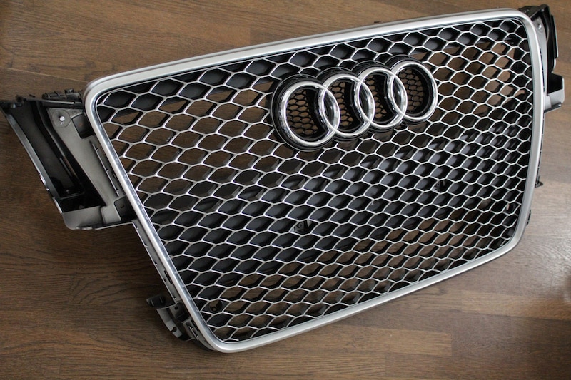 Audi RS5(F5系)純正グリル&必要パーツ 大幅値下げ、大特価!!! Audi RS5(F5系)純正グリル&必要パーツ 大幅値下げ、大特価