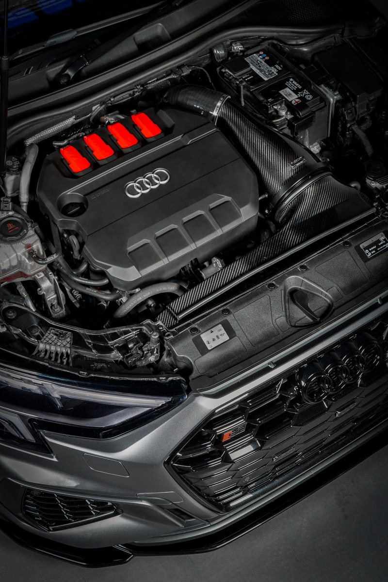 Audi S3(8Y) Eventuri �����ܥ� ����ơ��������ƥ�