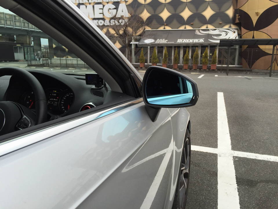 Audi A3(8V) ���ꥢ�֥롼 600R  �ƿ������磻�ɥߥ顼