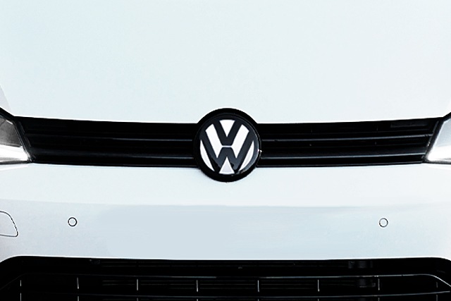 VW GOLF7.5 �ԥ奢�ۥ磻��/�֥�å� �ե���� ����֥�� �����С��쥤