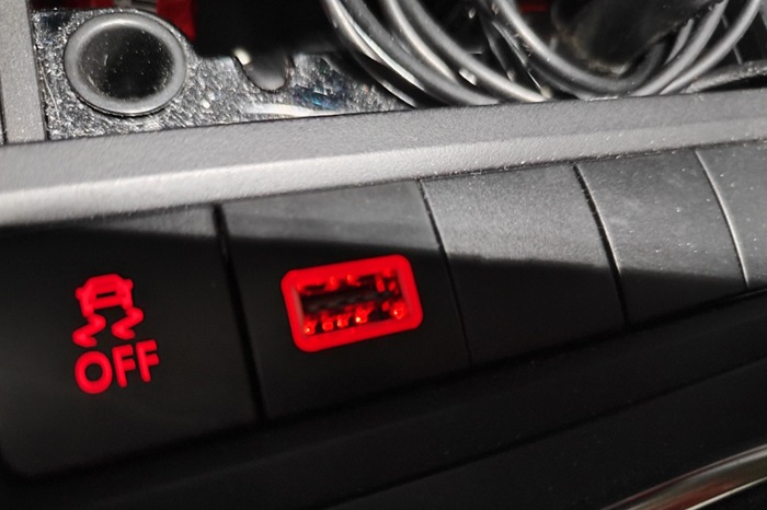 VW GOLF6/GOLF5/Scirocco ���󥽡��� USB���ߥ��å�