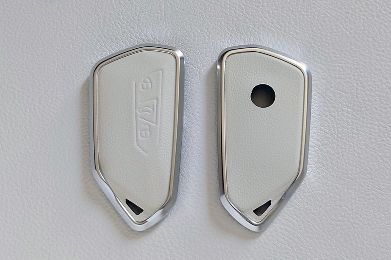 VW GOLF8 / �����8 �ۥ磻�ȥ쥶�� ����ߥե졼�� �������С�