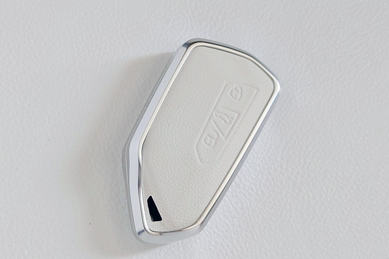 VW GOLF8 / �����8 �ۥ磻�ȥ쥶�� ����ߥե졼�� �������С�