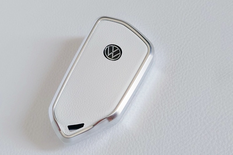 VW GOLF8 / �����8 �ۥ磻�ȥ쥶�� ����ߥե졼�� �������С�