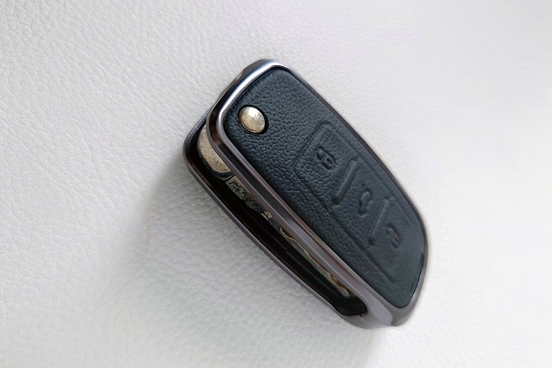 VW GOLF6/GOLF5/Tiguan �֥�å��쥶�� ����ߥե졼�� �������С�