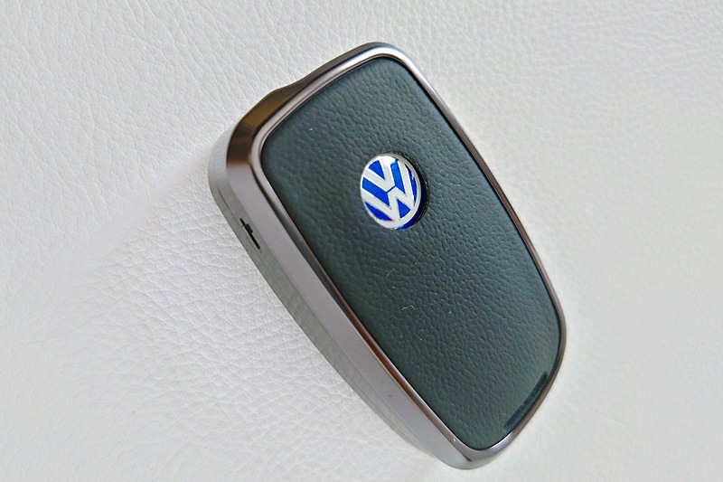 VW GOLF6/GOLF5/Tiguan �֥�å��쥶�� ����ߥե졼�� �������С�