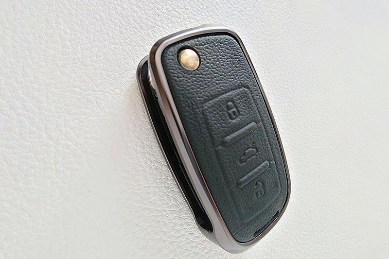 VW GOLF6/GOLF5/Tiguan �֥�å��쥶�� ����ߥե졼�� �������С�