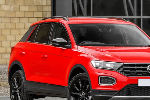 VW T-ROC�� �ԥ��Υ֥�å����ɥ��ߥ顼���С�