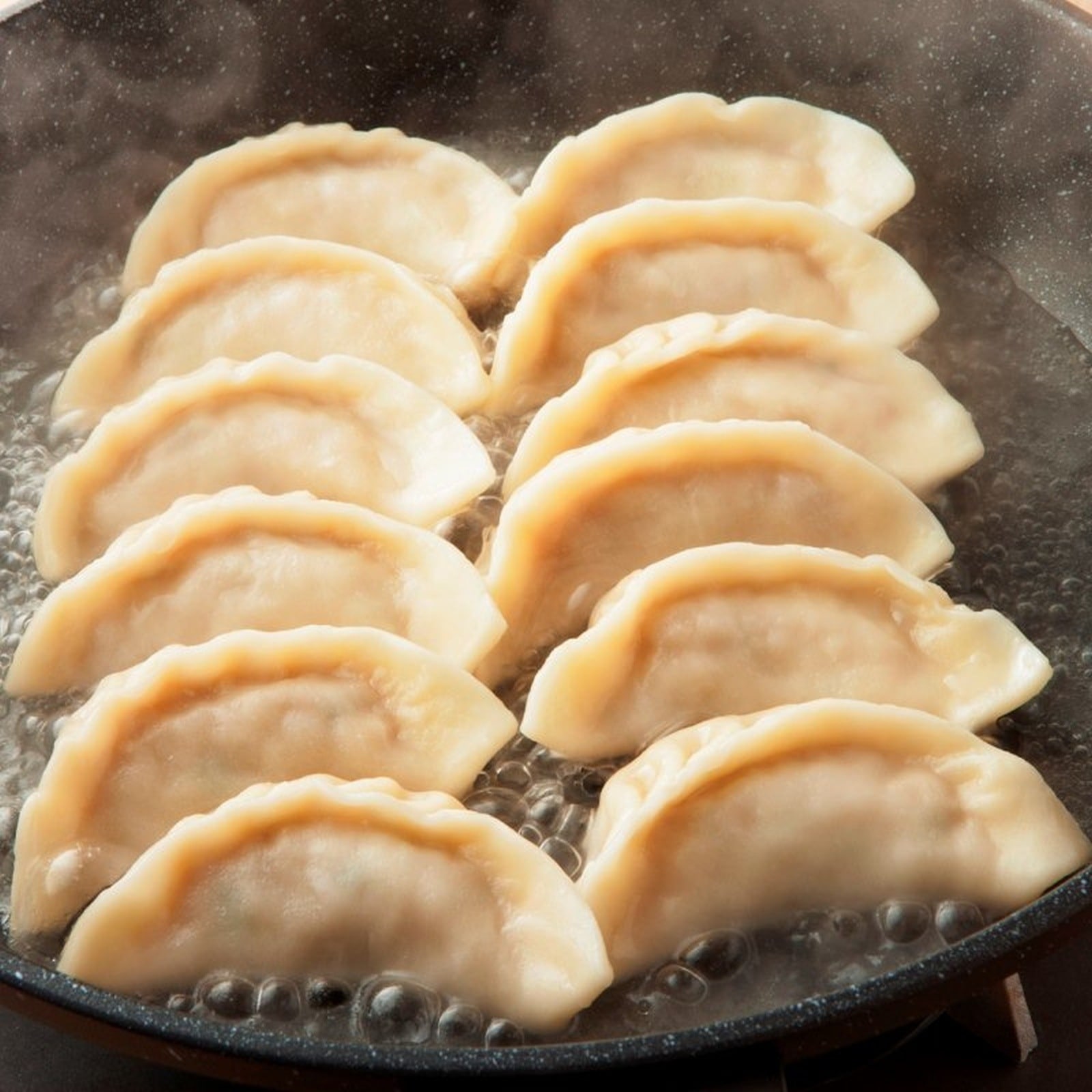 西安餃子のジューシー黒豚餃子（冷凍30個セット）