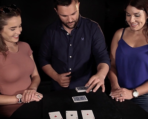 Real Ace Cutting (��ˤΥ��åƥ��󥰥�������) by Benjamin Earl