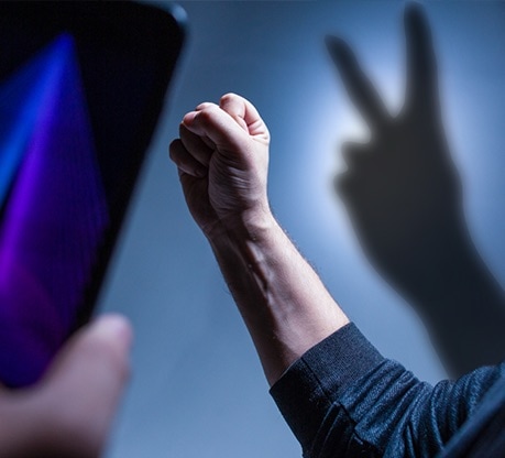 Silhouette (��ˡ�αƳ�) by Tobias Dostal