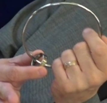 Ring in Bottle & BarBlade (���in�ܥȥ����󥭥󥰥С��֥졼��) by Matthew Garrett & Brian Caswell