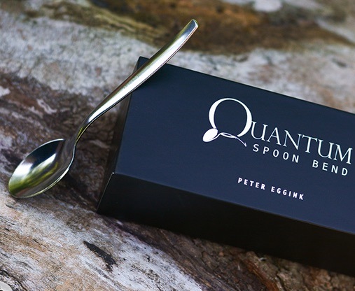 Quantum Spoon Bend (戻るスプーンベンディング) by Peter Eggink （超