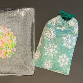 ��ʿ����������ޡ��ض�֡��С١�����ζ����ޤ˿��Ф�������ޤ���γ�ζ�ʿ�������줷�Ƥ���ޤ����礭������95mm��145mm���٤Ƽ���Τ�����κ����������ޤ�����λ���ξ头��ʸ���������ޤ����˥쥿���ѥå�600�ߡ�������Ǥ��ޤ���