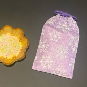 ��ʿ����������ޡ��ض�֡�������١�����ζ����ޤ˿��Ф�������ޤ���γ�ζ�ʿ�������줷�Ƥ���ޤ����礭������95mm��145mm���٤Ƽ���Τ�����κ����������ޤ�����λ���ξ头��ʸ���������ޤ����������Χ600�ߡ�������Ǥ��ޤ���