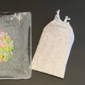 ��ʿ����������ޡ��ض�֡���١�����ζ����ޤ˿��Ф�������ޤ���γ�ζ�ʿ�������줷�Ƥ���ޤ����礭������95mm��145mm���٤Ƽ���Τ�����κ����������ޤ�����λ���ξ头��ʸ���������ޤ����������Χ600�ߡ�������Ǥ��ޤ���