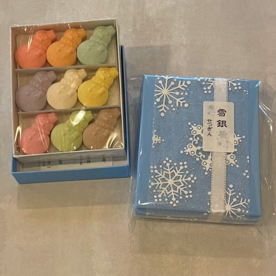 雪銀-2023」 赤 風味豊かで口ほどけの良い和三盆糖の雪だるまを華やか