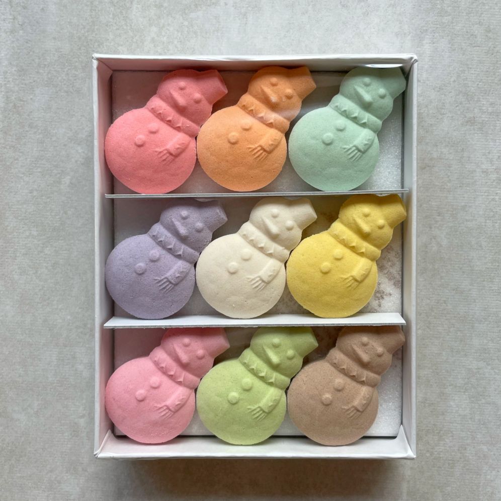 雪銀-2025」 オレンジ 風味豊かで口ほどけの良い和三盆糖の雪だるまを