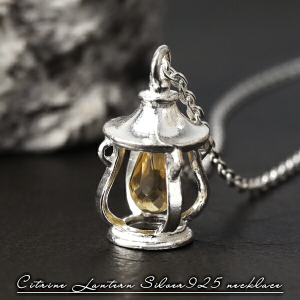 1月の誕生石３個の手作りシルバーペンダント。 1月の誕生石3個の手作りシルバーペンダント。