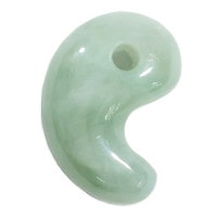本翡翠 勾玉 縦約1.6cm 天然石 パワーストーン 翡翠 ヒスイ ひすい