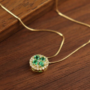 K18 エメラルド ダイヤモンド クローバー ネックレス 18金 18k ゴールド 四葉 パヴェ 天然 ダイヤ 上品 エレガント 大人 華やか ボリューム ゴージャス アクセサリー ペンダント 誕生日